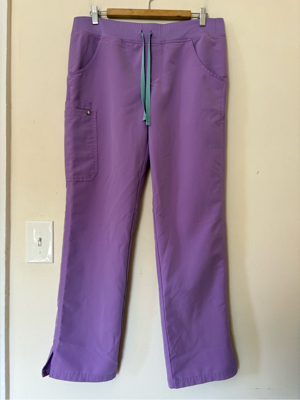 FIGS Kade Cargo Straight Leg Scrub Pants Lilac Dawn #2959 Sz Medium - Picture 3 of 11